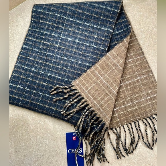 CHAPS & SAKKAS, NWT, WINTER SCARVES. - Picture 5 of 9